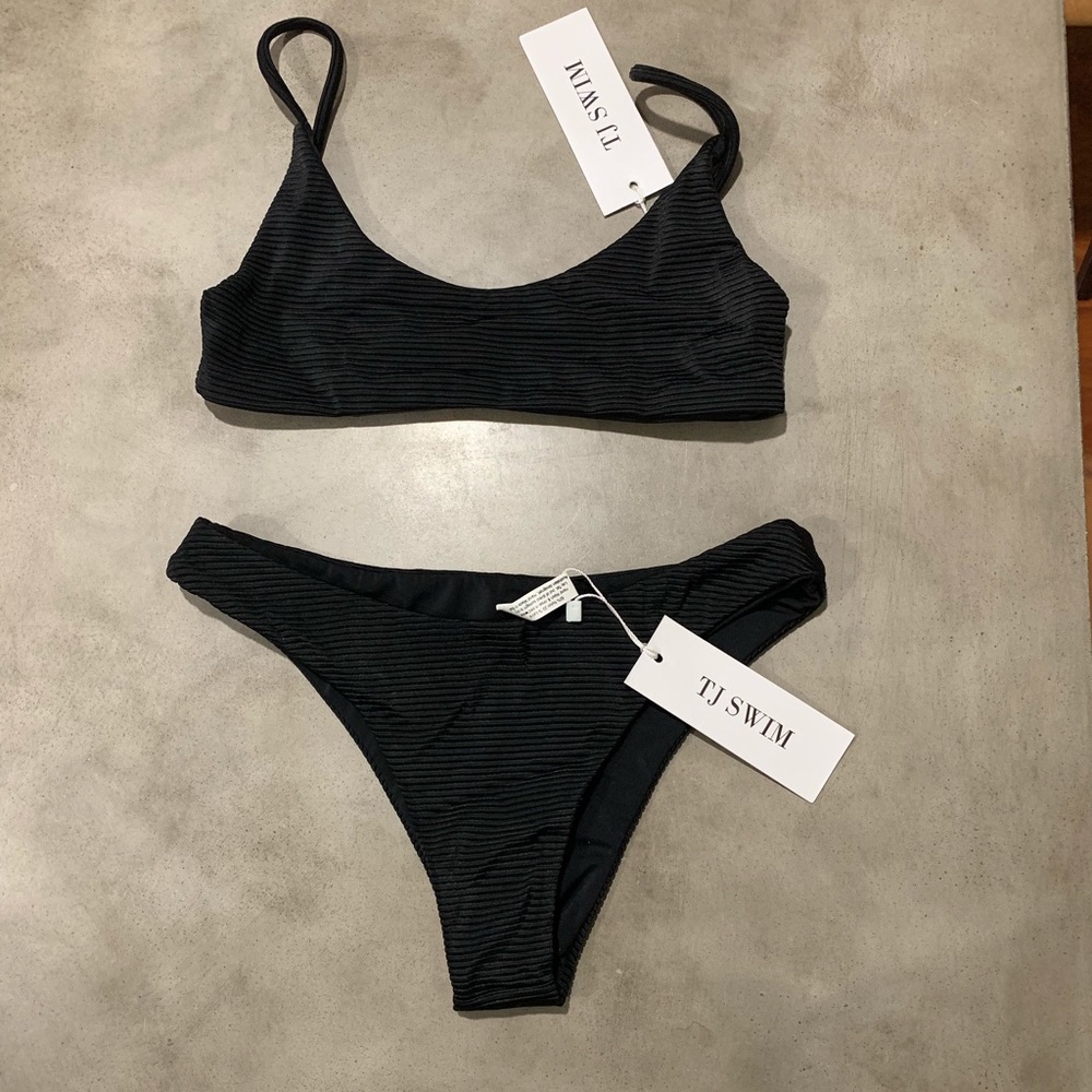 NWT TJ SWIM ZURI RIBBED BLACK BOTTOMS